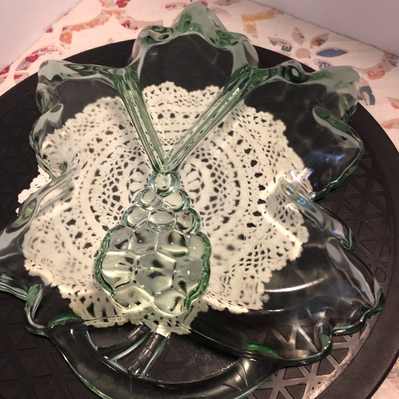 Tiara Exclusive Glass Green Grape Leaf Divided Dish - Picture 6 of 7